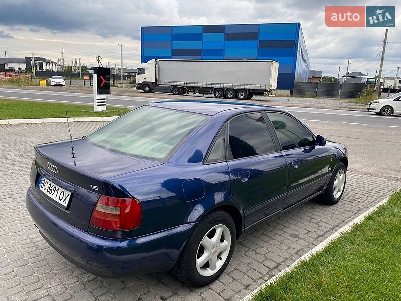 Седан Audi A4 1996 в Львове
