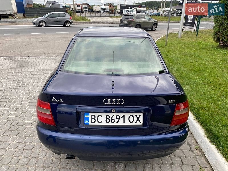 Седан Audi A4 1996 в Львове