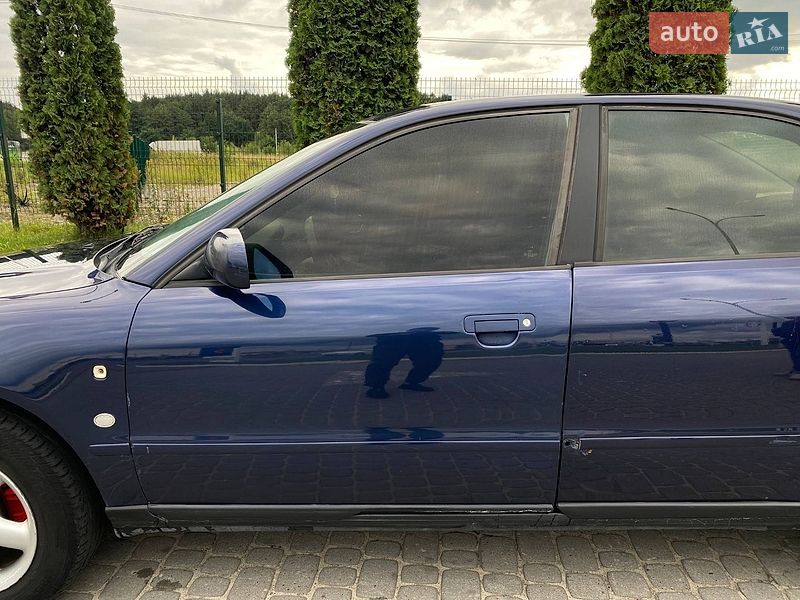 Седан Audi A4 1996 в Львове