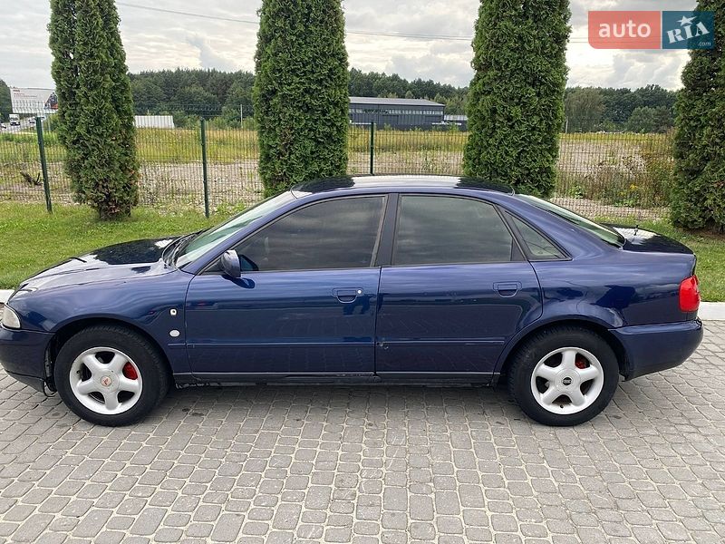 Седан Audi A4 1996 в Львове