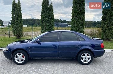 Седан Audi A4 1996 в Львове