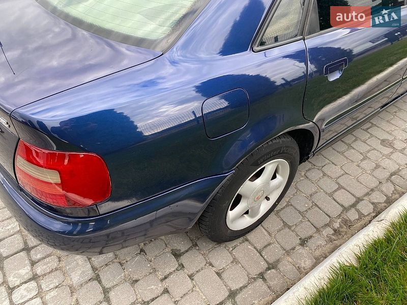 Седан Audi A4 1996 в Львове