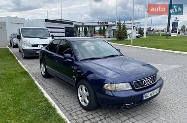 Седан Audi A4 1996 в Львове