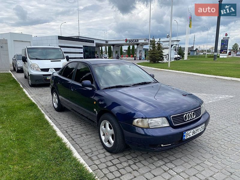 Седан Audi A4 1996 в Львове