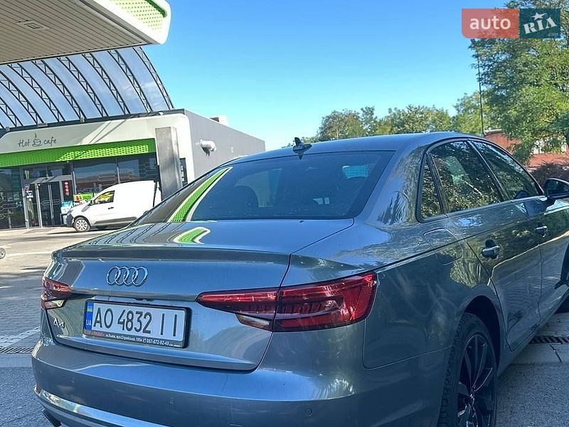 Седан Audi A4 2016 в Солотвине
