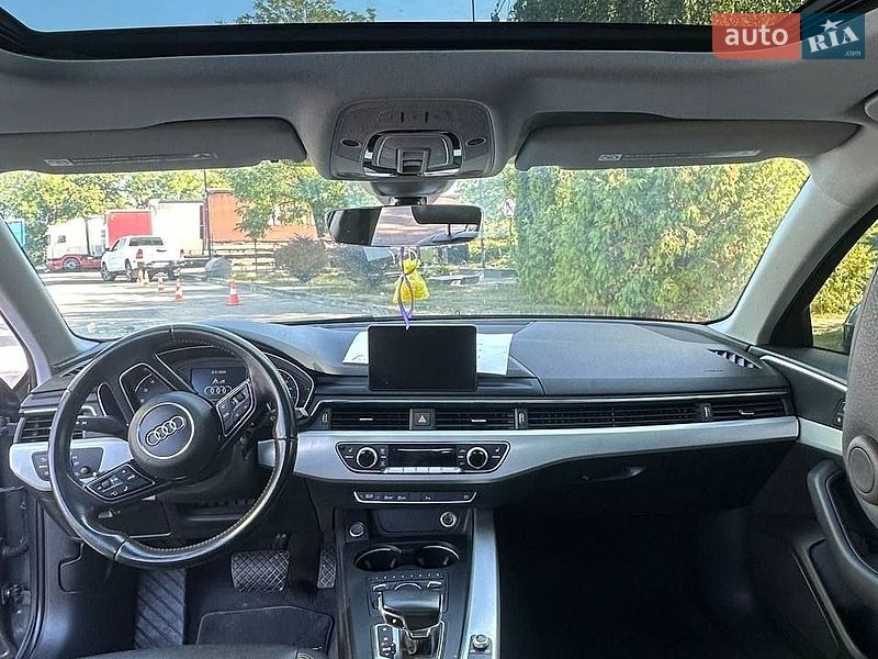 Седан Audi A4 2016 в Солотвине