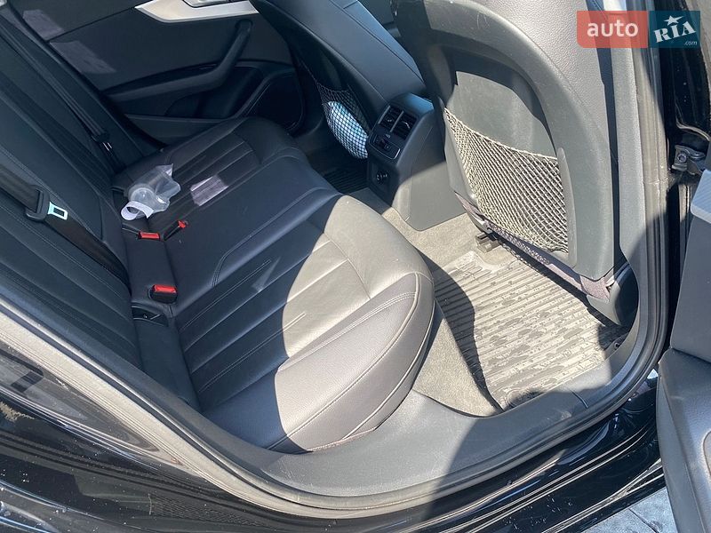 Седан Audi A4 2016 в Львові