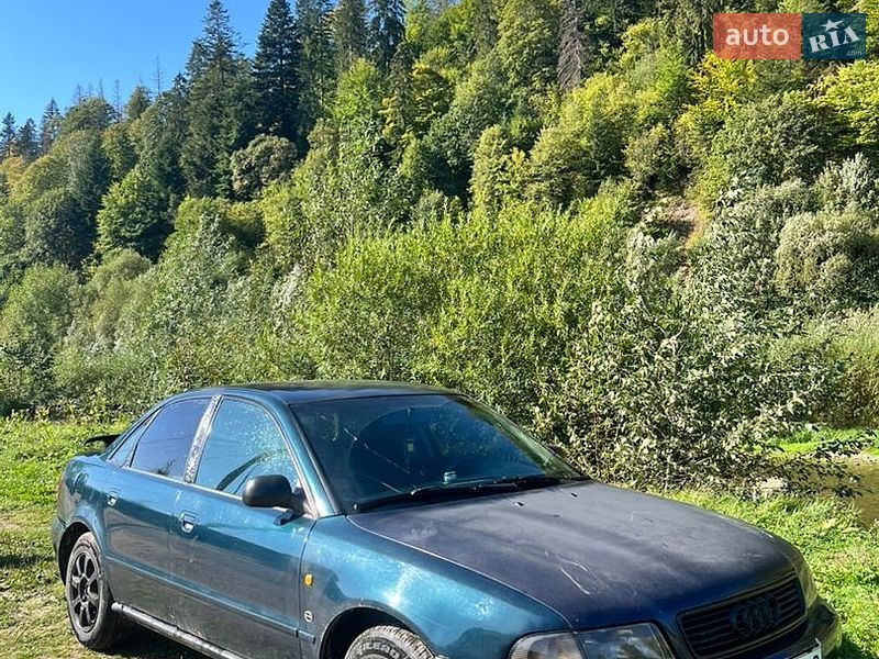 Седан Audi A4 1995 в Яремче