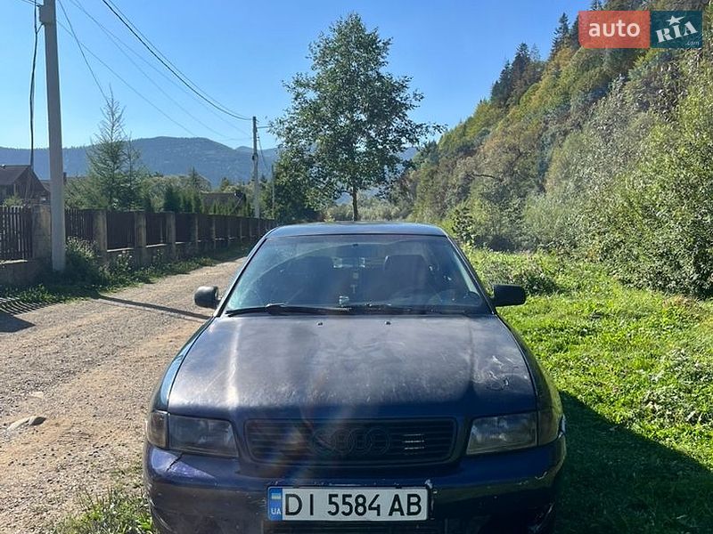 Седан Audi A4 1995 в Яремче