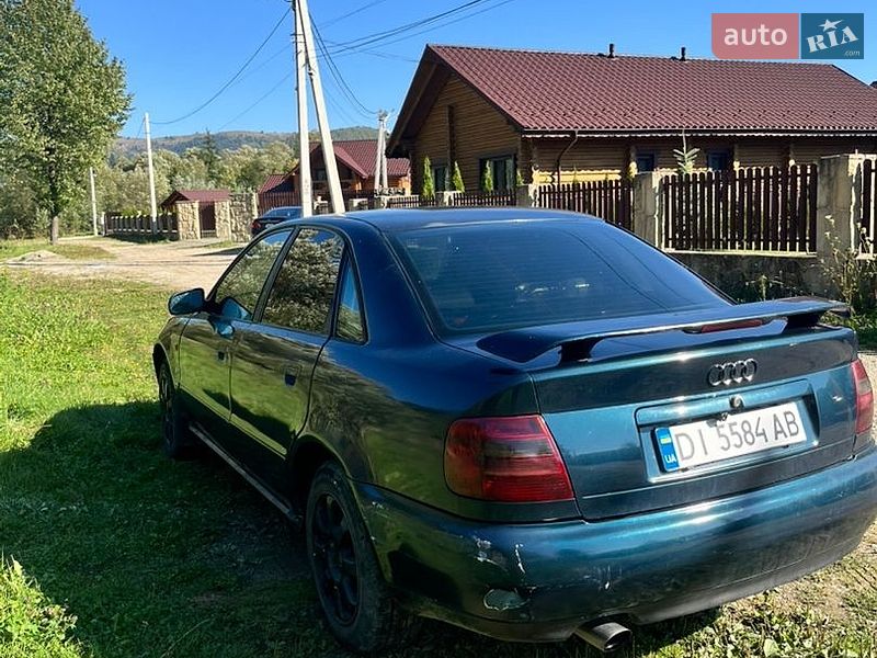 Седан Audi A4 1995 в Яремче