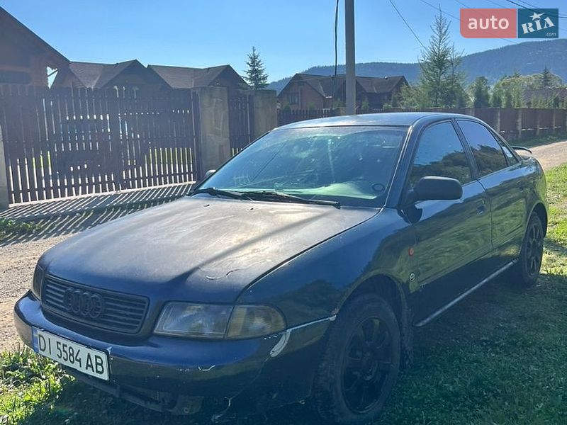 Седан Audi A4 1995 в Яремче