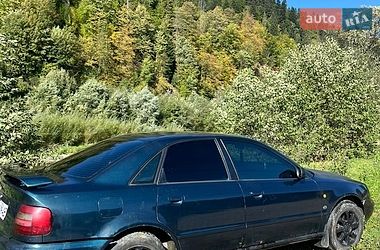Седан Audi A4 1995 в Яремче