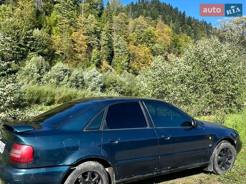 Седан Audi A4 1995 в Яремче