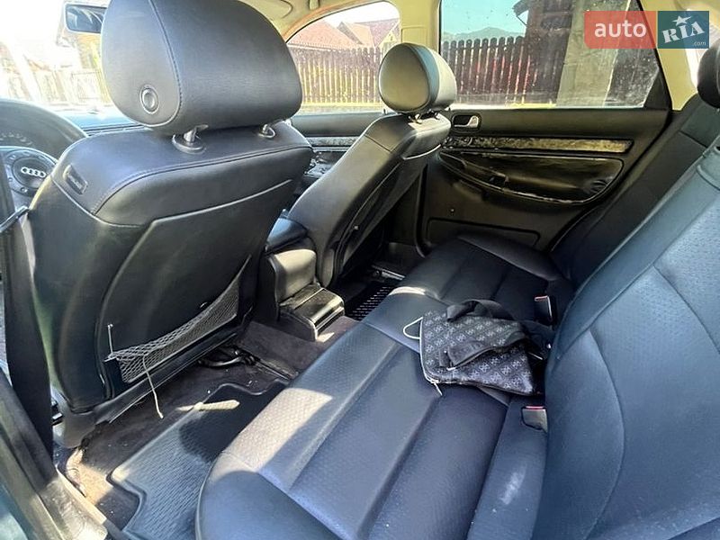 Седан Audi A4 1995 в Яремче