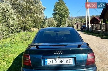 Седан Audi A4 1995 в Яремче