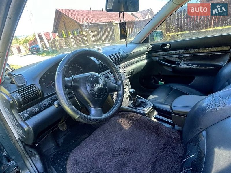 Седан Audi A4 1995 в Яремче