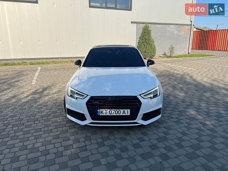 Седан Audi A4 2015 в Ивано-Франковске