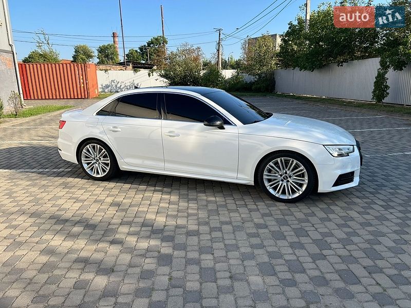 Седан Audi A4 2015 в Ивано-Франковске