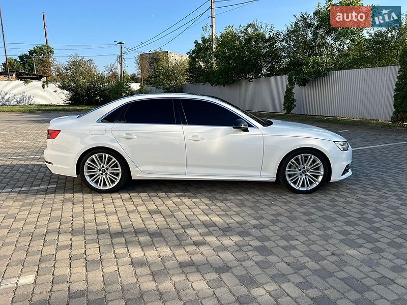 Седан Audi A4 2015 в Ивано-Франковске