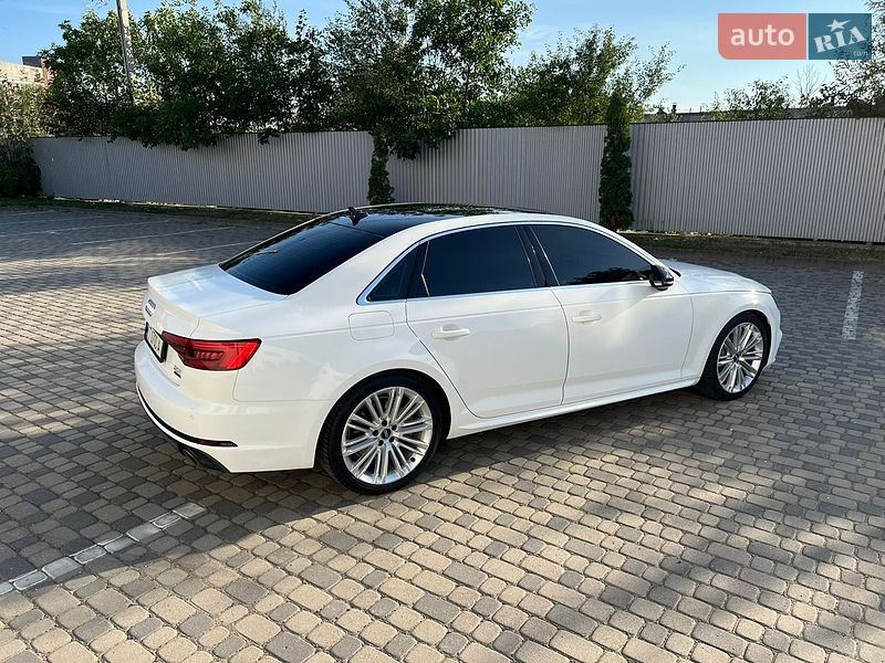Седан Audi A4 2015 в Ивано-Франковске