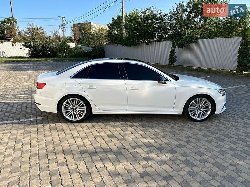 Седан Audi A4 2015 в Ивано-Франковске