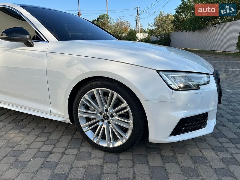 Седан Audi A4 2015 в Ивано-Франковске