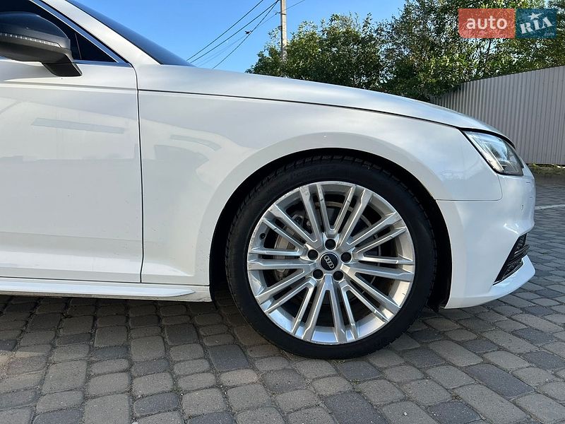 Седан Audi A4 2015 в Ивано-Франковске