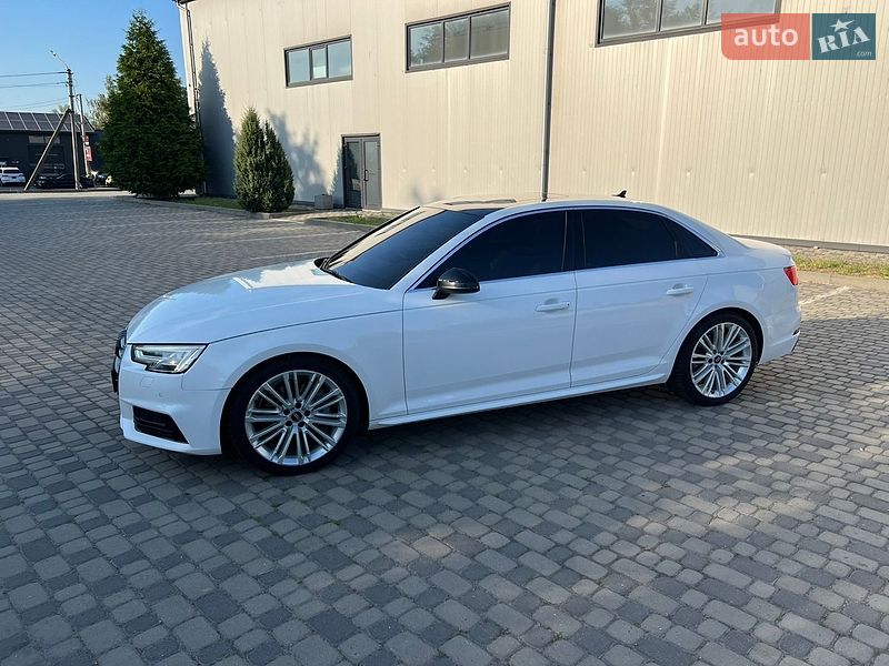 Седан Audi A4 2015 в Ивано-Франковске
