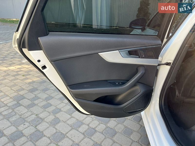 Седан Audi A4 2015 в Ивано-Франковске