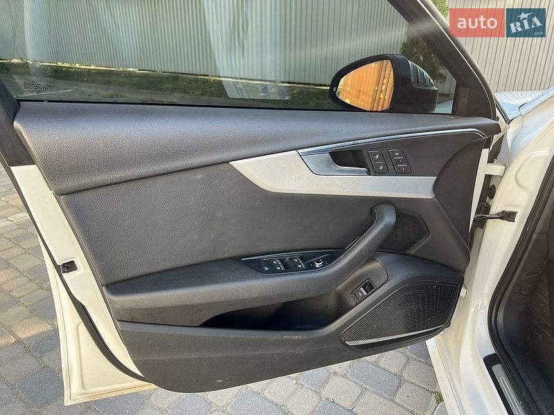 Седан Audi A4 2015 в Ивано-Франковске