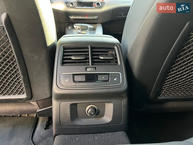 Седан Audi A4 2015 в Ивано-Франковске