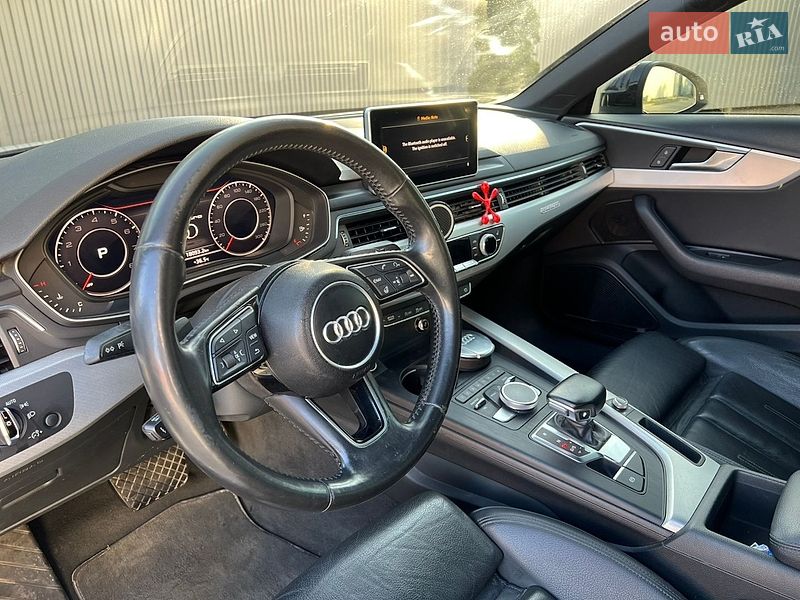 Седан Audi A4 2015 в Ивано-Франковске