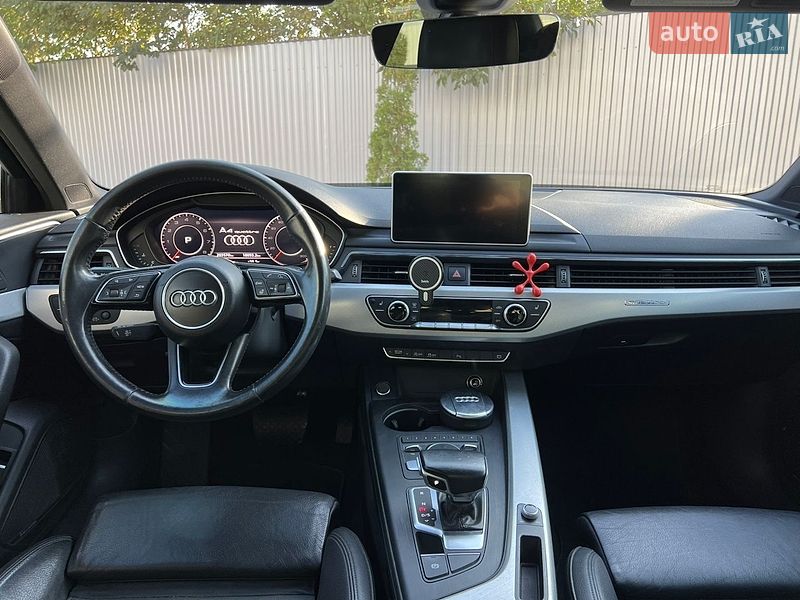 Седан Audi A4 2015 в Ивано-Франковске
