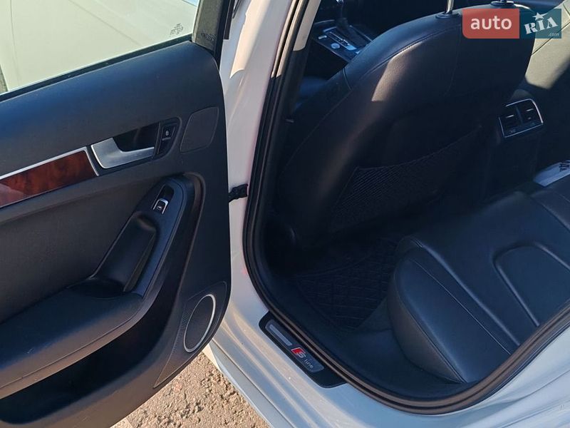 Седан Audi A4 2014 в Києві