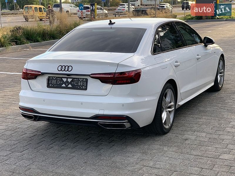 Седан Audi A4 2023 в Киеве