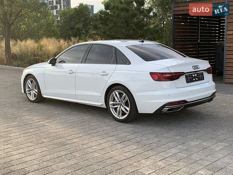 Седан Audi A4 2023 в Киеве