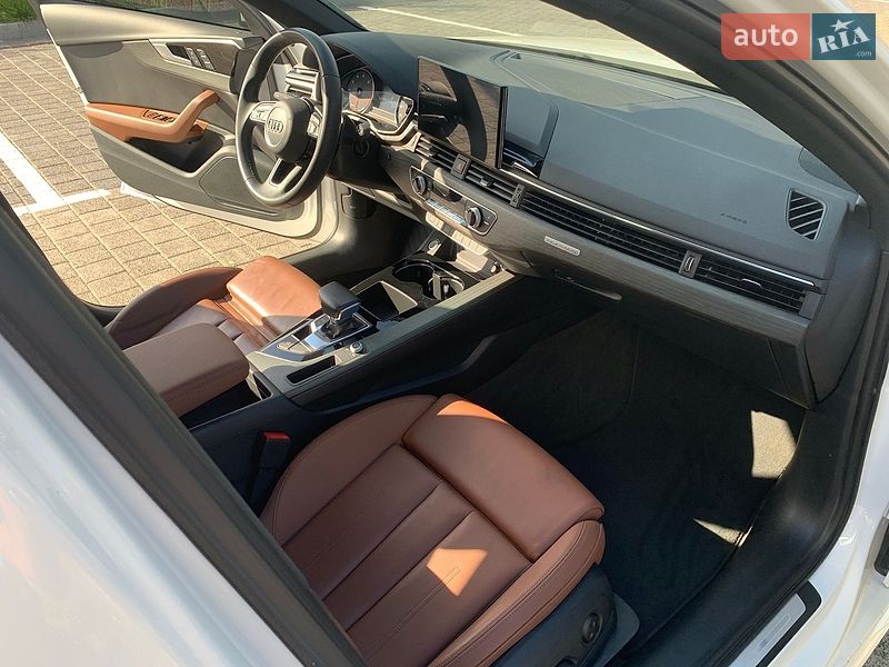 Седан Audi A4 2023 в Киеве