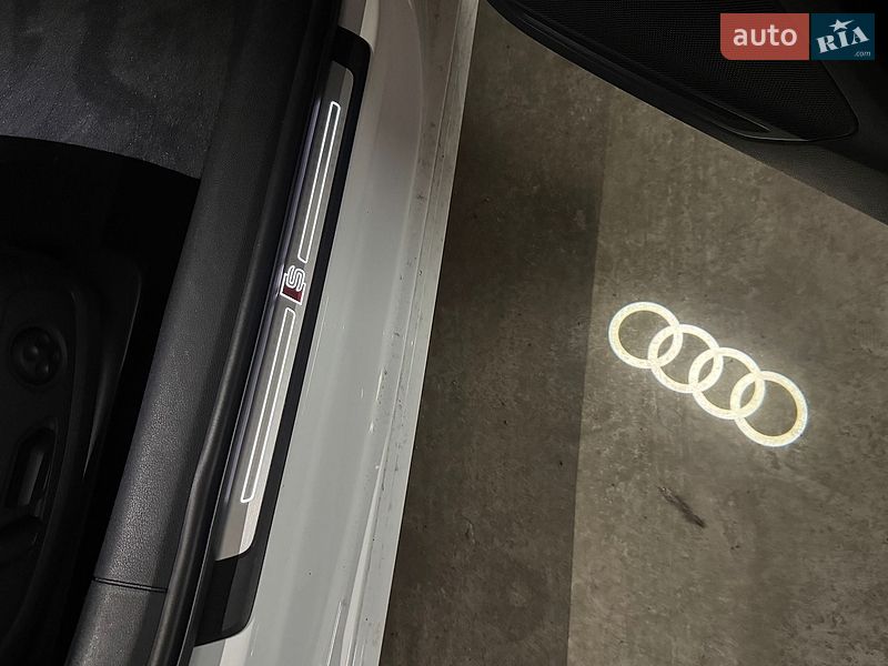 Седан Audi A4 2023 в Киеве
