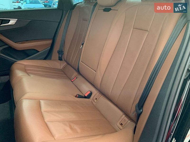 Седан Audi A4 2020 в Львові