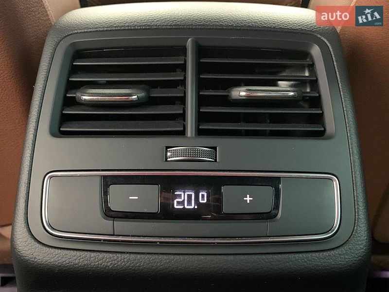 Седан Audi A4 2020 в Львові