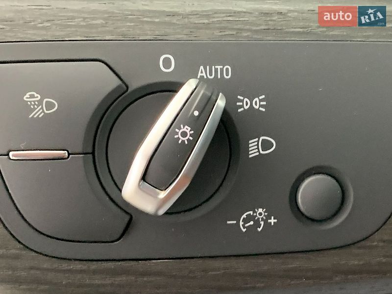 Седан Audi A4 2020 в Львові