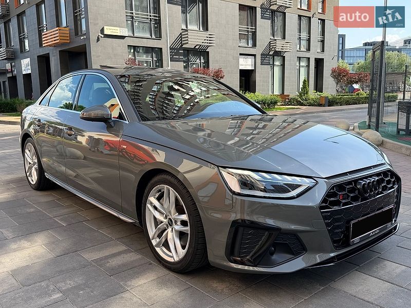 Седан Audi A4 2022 в Киеве