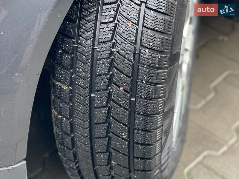 Седан Audi A4 2001 в Виньковцах