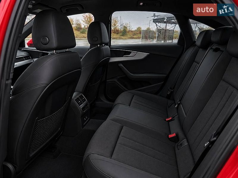 Седан Audi A4 2016 в Львове