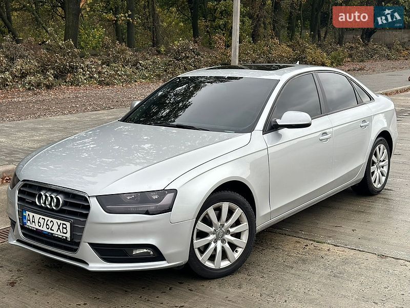 Седан Audi A4 2012 в Киеве