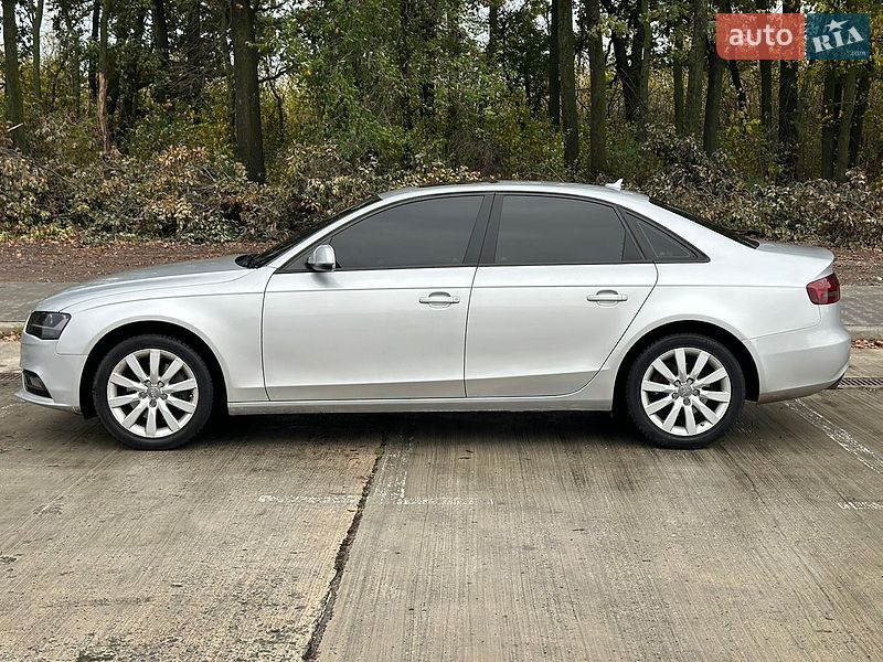 Седан Audi A4 2012 в Киеве