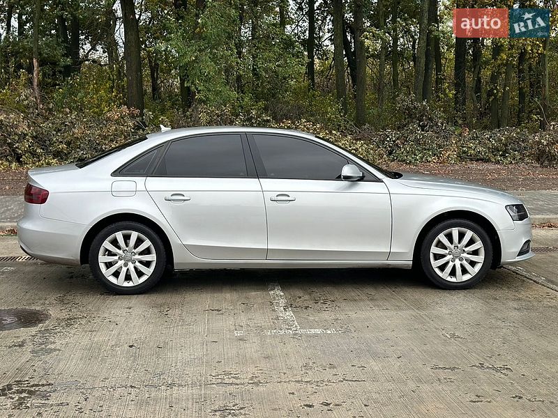Седан Audi A4 2012 в Киеве