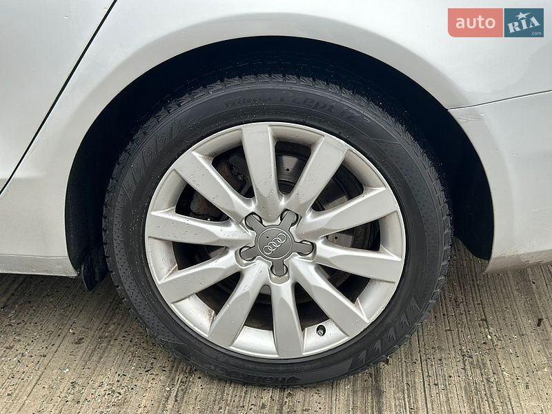 Седан Audi A4 2012 в Киеве