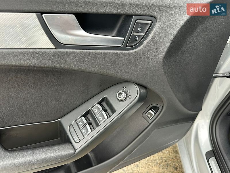 Седан Audi A4 2012 в Киеве