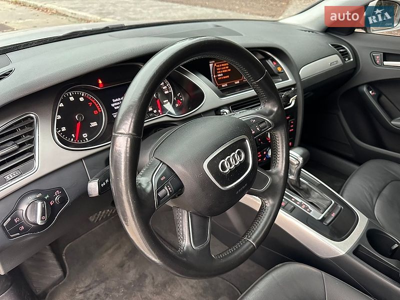 Седан Audi A4 2012 в Киеве